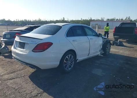 2015 Mercedes-Benz C 300 4Matic/Luxury 4Matic/Sport 4Matic из США, поврежденный, VIN 55SWF4KB4FU036068